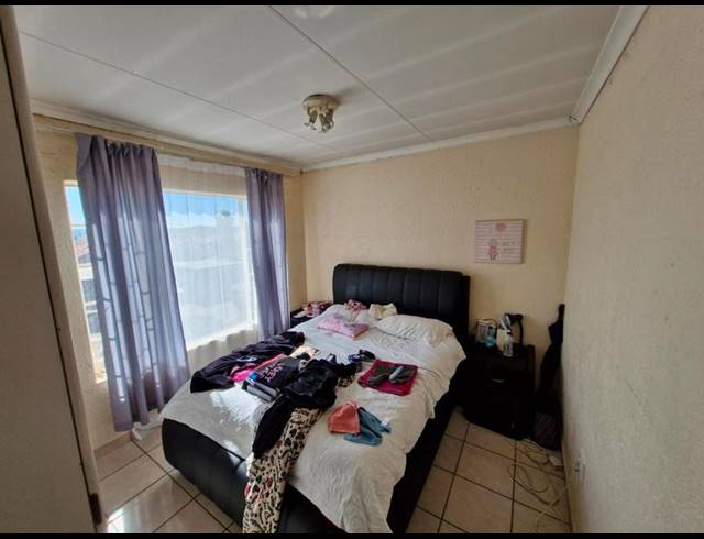 2 BEDROOM APARTMENT FOR SALE IN HEUWELSIG ESTATE